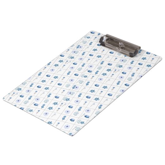 Weiße und blaue Blume Klemmbrett (Schrägansicht)