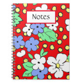 Weiße und blaue Blumen auf einem roten Spiralheft Notizblock (Vorderseite)