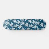 Weiße und blaue Küstenlinie Schildkrötenmuster Skateboard (Horizontal)