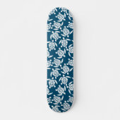 Weiße und blaue Küstenlinie Schildkrötenmuster Skateboard (Vorne)