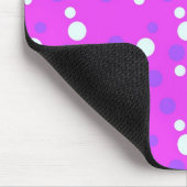 weiße und blaue Punkte, rosa Mousepad (Ecke)