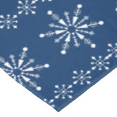 Weiße und blaue Weihnachtsschneeflocken Tischdecke (Schrägansicht)