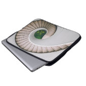 WEISSE UND BROWNE KONKRETE SPIRALSTÄTTEN LAPTOPSCHUTZHÜLLE (Vorne Knopf)