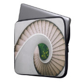 WEISSE UND BROWNE KONKRETE SPIRALSTÄTTEN LAPTOPSCHUTZHÜLLE (Vorderseite Links)