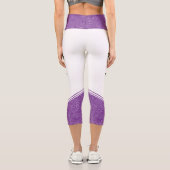 Weiße und dunkle Lavendel mit weißem Blumenstreife Capri Leggings (Rückseite)