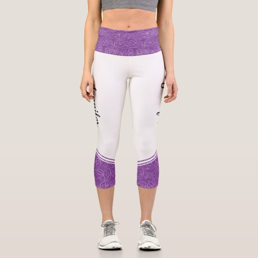 Weiße und dunkle Lavendel mit weißem Blumenstreife Capri Leggings (Vorderseite)
