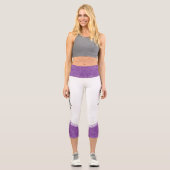 Weiße und dunkle Lavendel mit weißem Blumenstreife Capri Leggings (Vorderseite)