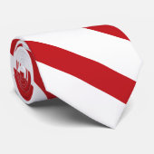 Weiße und dünne hochrote krawatte (Gerollt)