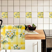 Weiße und gelbe Blumen auf dem Gelben Karo des Bau Fliese