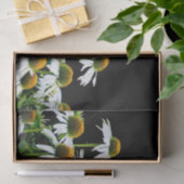 Weiße und gelbe Milchsorten auf schwarz Seidenpapier (Geschenk)