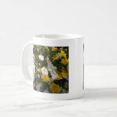 Weiße und gelbe Stiefmütterchen Kaffeetasse (Vorderseite Links)
