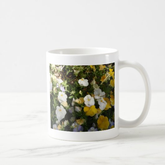 Weiße und gelbe Stiefmütterchen Kaffeetasse (Rechts)