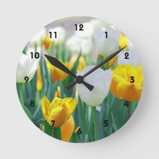 Weiße und gelbe Tulpe-Blumen-Wand-Uhr Runde Wanduhr