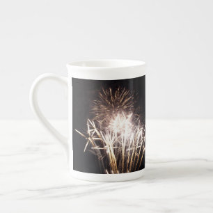 Weiße und goldene Feuerwerke I Patriotische Feier Porzellantasse