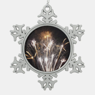 Weiße und goldene Feuerwerke II Patriotische Feier Schneeflocken Zinn-Ornament