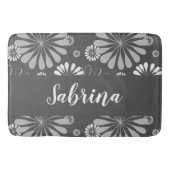 Weiße und graue Blumenmuster Badematte (Vorderseite)