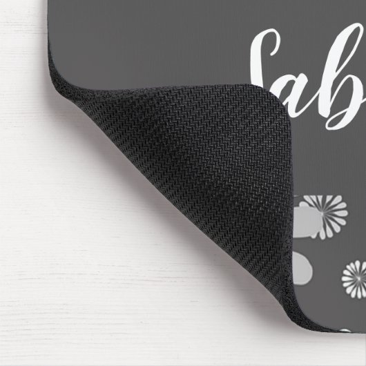 Weiße und graue Blumenmuster Mousepad (Ecke)