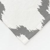 Weiße und graue Ikat Quatrefolienfolie Revertierba Fleecedecke (Ecke)