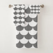 Weiße und graue Scallop Badhandtuch Set (Insitu)