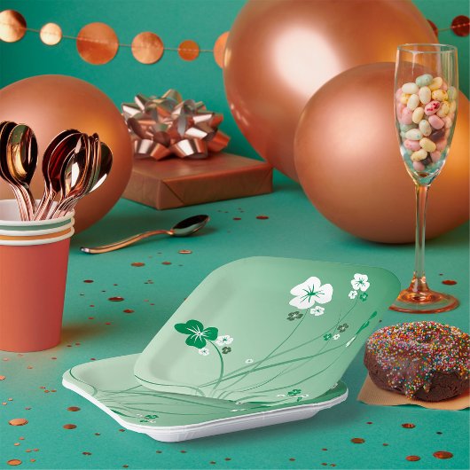 Weiße und grüne Blume Pappteller