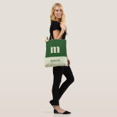 Weiße und grüne personalisierte Tragetasche mit In Tasche (Am Model)