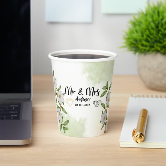 Weiße und grüne Wasserfarbe Pappbecher (InSitu)