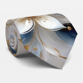 Weiße und hellblaue seidene Blume im Silk-Look Krawatte (Gerollt)