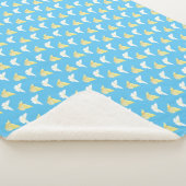 Weiße und hellgelbe Schmetterlinge fliegen blau Sherpadecke (3/4)