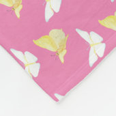Weiße und hellgelbe Schmetterlinge fliegen pink Fleecedecke (Ecke)