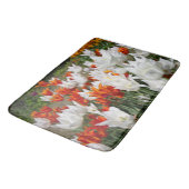 Weiße und Ingwer Tulpen im Garten Badematte (Schrägansicht)