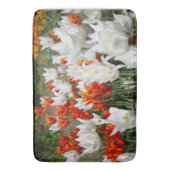 Weiße und Ingwer Tulpen im Garten Badematte (Vorderseite Vertikal)