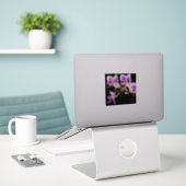 Weiße und lila Orchidee Aufkleber (Laptop auf Schreibtisch)