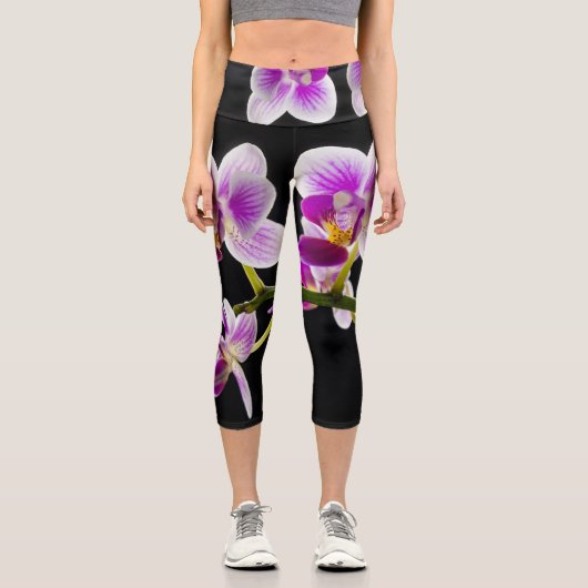 Weiße und lila Orchidee Capri Leggings (Vorderseite)