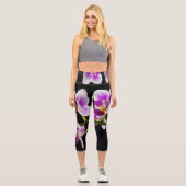 Weiße und lila Orchidee Capri Leggings (Vorderseite)
