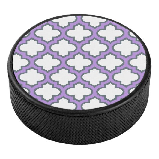 Weiße und Lila Trellis, Gitter, Quatrefolie Eishockey Puck (3/4)