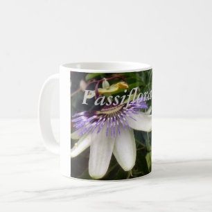 Weiße und mauve Passionsblume Kaffeetasse