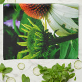 Weiße und orange KoneBlumen Handtuch (Gefaltet)