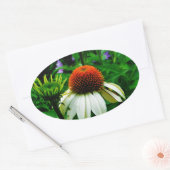 Weiße und orange KoneBlumen Ovaler Aufkleber (Umschlag)