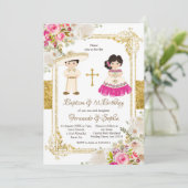 Weiße und rosa Blume Taufe Fiesta Twin Einladung (Stehend Vorderseite)