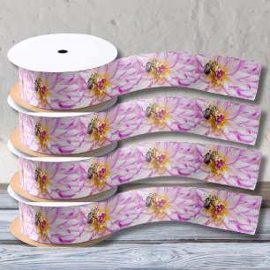 Weiße und rosa Dahlie mit Hummelband Satinband