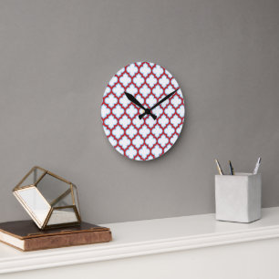 Weiße und rote Trellis, Gitter, Quatrefolie Runde Wanduhr