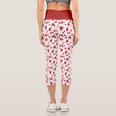 Weiße und rote Weihnachtsbaume mit Schneeflocken-M Capri Leggings (Rückseite)