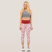 Weiße und rote Weihnachtsbaume mit Schneeflocken-M Capri Leggings (Vorderseite)