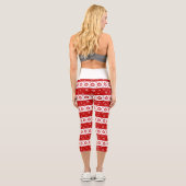 Weiße und rote Weihnachtsschneeflocken Capri Leggings (Rückseite)