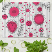 Weiße und rötliche Herzen und Blume mit Blumenmust Handtuch (Gefaltet)