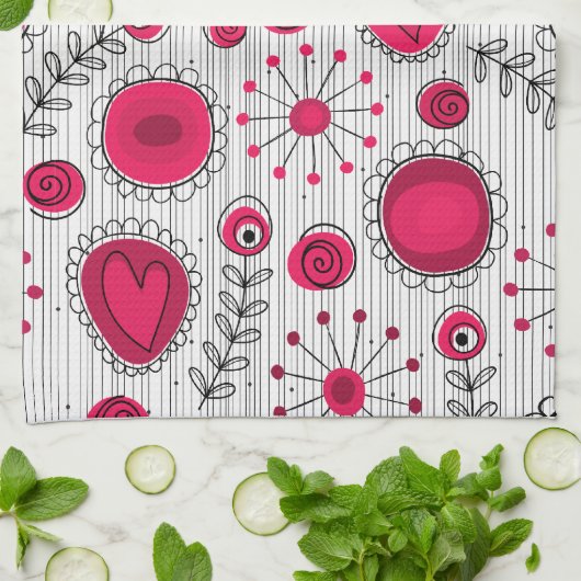 Weiße und rötliche Herzen und Blume mit Blumenmust Handtuch (Gefaltet)