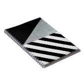 Weiße und schwarze diagonal gestreifte Farbe an de Notizblock (Rechte Seite)