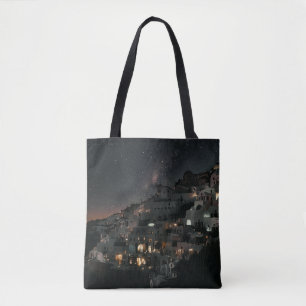 WEISSE UND SCHWARZE HÄUSER IN DER NÄHE DES WASSERK TASCHE