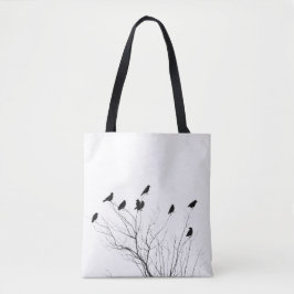 Weiße und schwarze Krähen in einem Baum Tasche