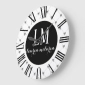 Weiße und schwarze Monogrammschleife Große Wanduhr (Winkel)